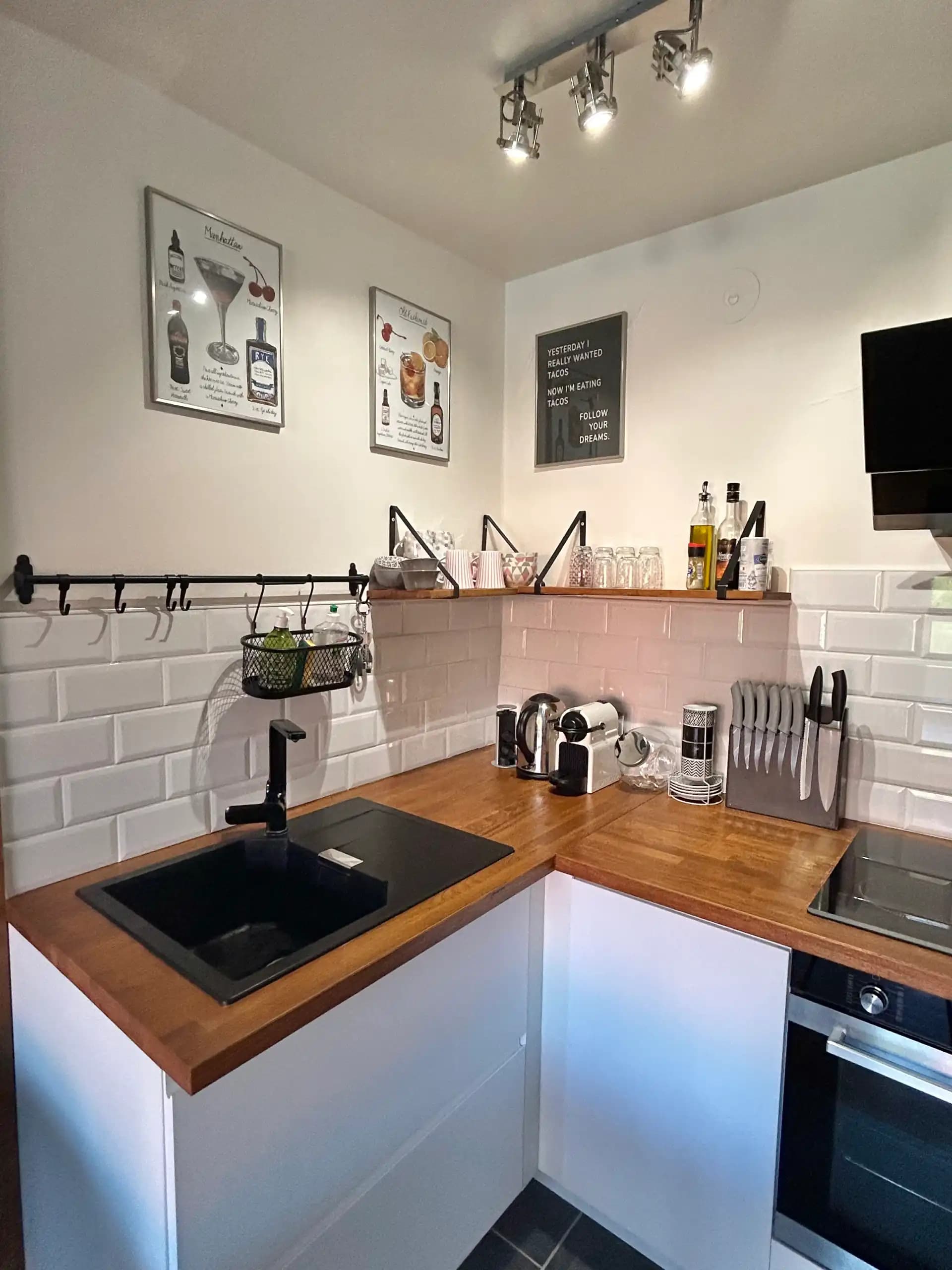 le coin cuisine de l'appartement le berthollet à annecy