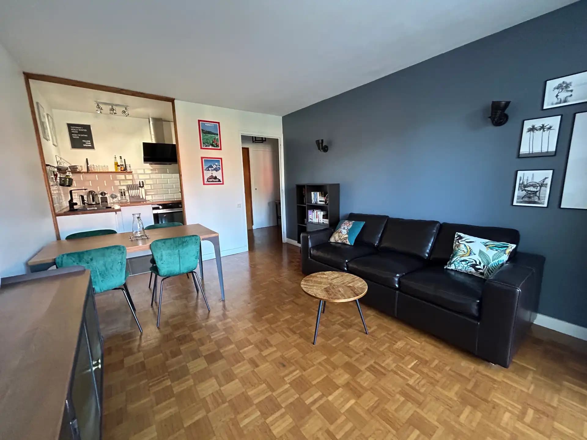 vue globale du salon de l'appartement le berthollet à annecy