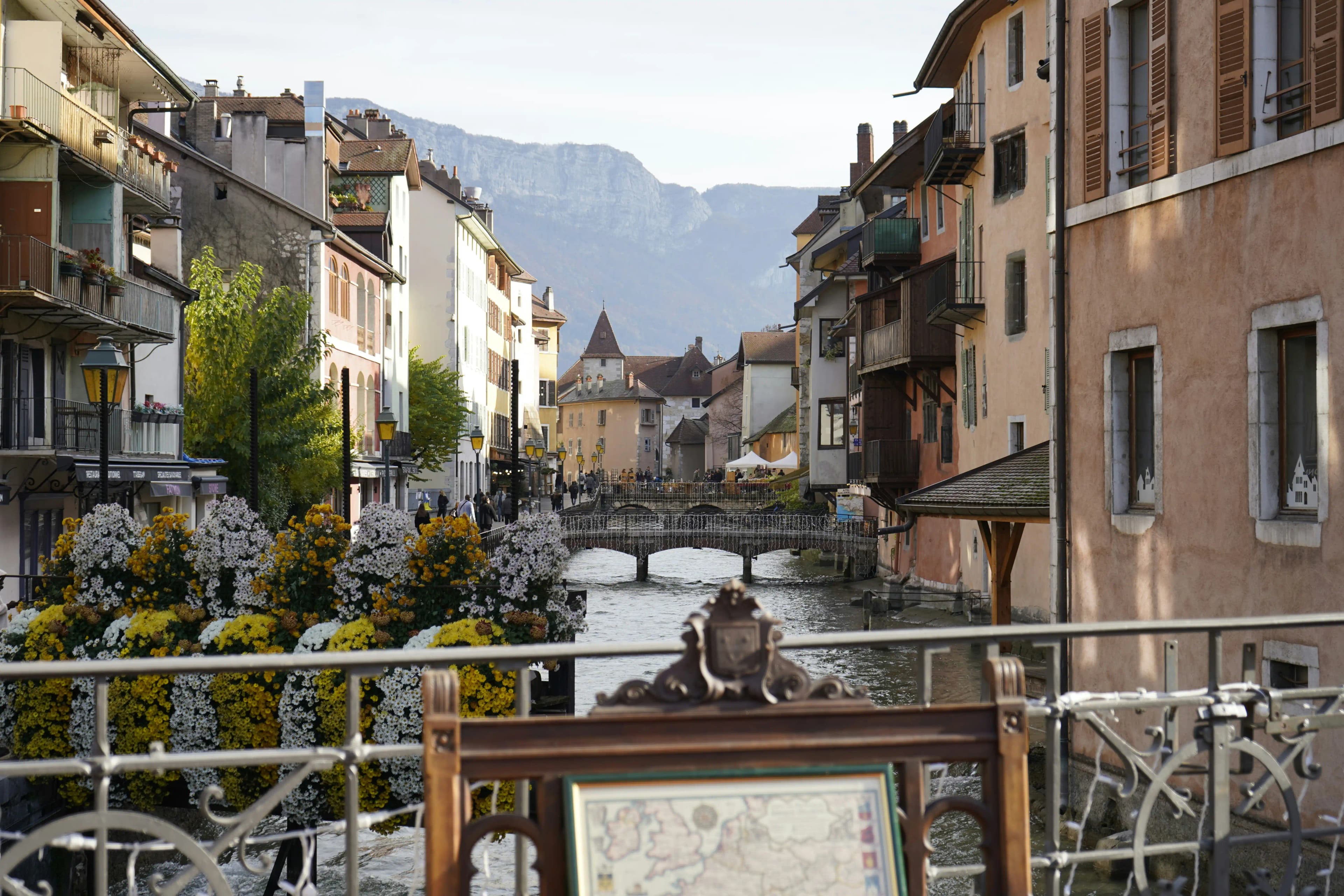 Une vue de la balade du thiou à Annecy